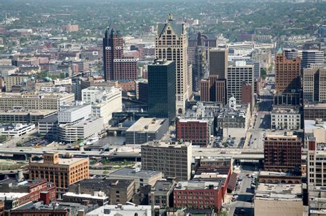 Milwaukee - Megaconstrucciones, Extreme Engineering