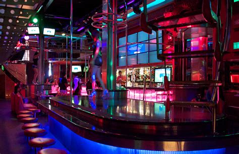 Hong Kong's Gentlemen's Club | VIP Services