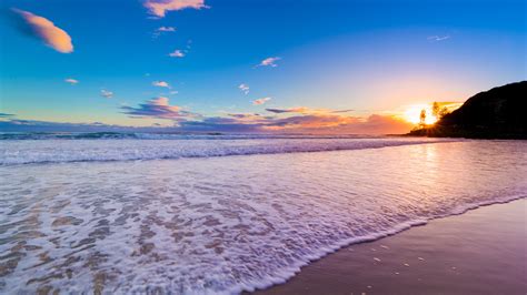 Serene Beach Sunset - 4K Ultra HD Wallpaper