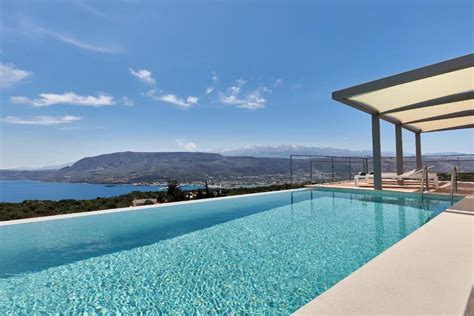 New Luxury Olives & Thyme Retreat, Seaview with 2 Private Pools, 차니아 타운 ...