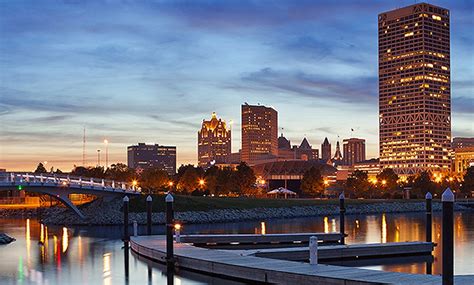 Hilton Milwaukee City Center: Parking and breakfast included | Groupon ...