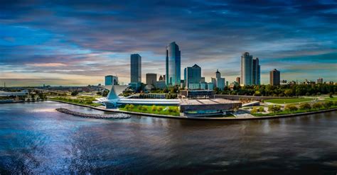 Milwaukee Skyline / Milwaukee Skyline Art Print Poster Canvas Wisconsin ...