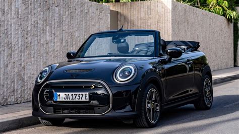 The Mini Cooper SE Cabriolet Is Europe's Cool New Electric Drop-Top ...
