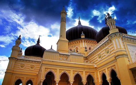 Download The Islamic Call to Prayer | Wallpapers.com