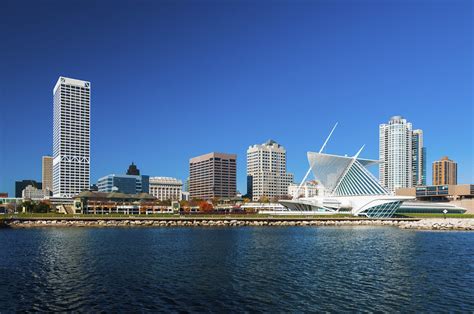 Milwaukee skyline waterfront view | Milwaukee downtown skyli… | Flickr