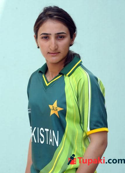 Kohli & Raina's Fan in Pak Women Cricket Team