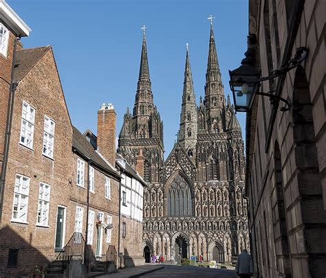 File:Cathedral Close, Lichfield.jpg - Wikishire