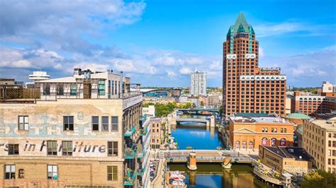 Aerial View of Milwaukee Riverfront and Downtown Skyline Editorial ...