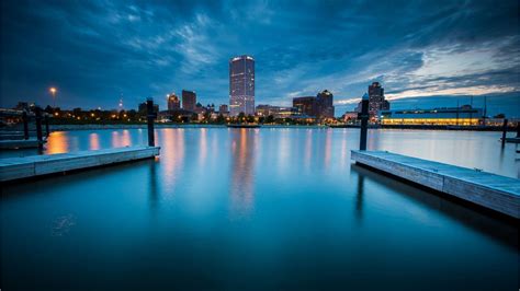 Milwaukee Skyline Wallpaper