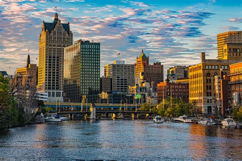 Milwaukee River Skyline | Robert Gould | Flickr