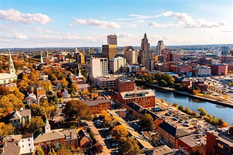 10 Famous Singers from Rhode Island - Singersroom.com